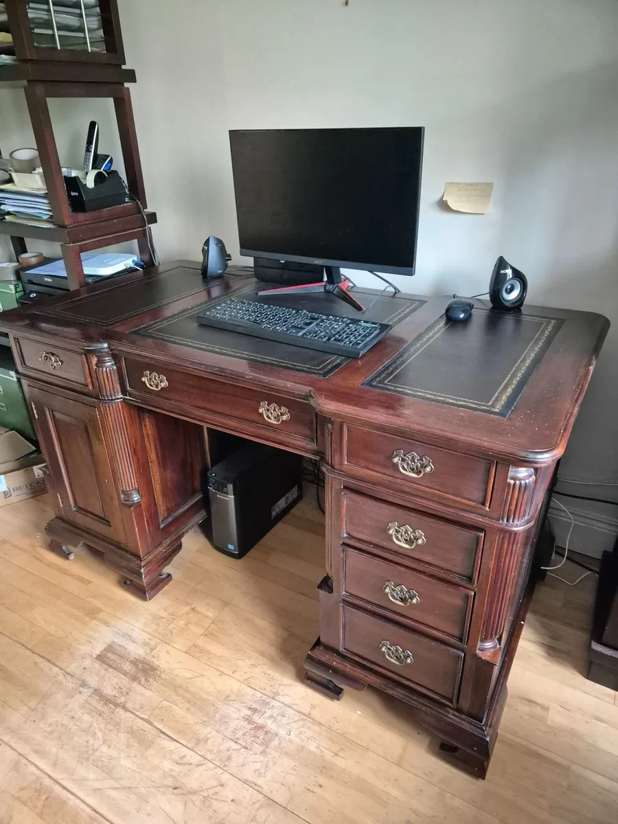 Partners Desk - Image 4