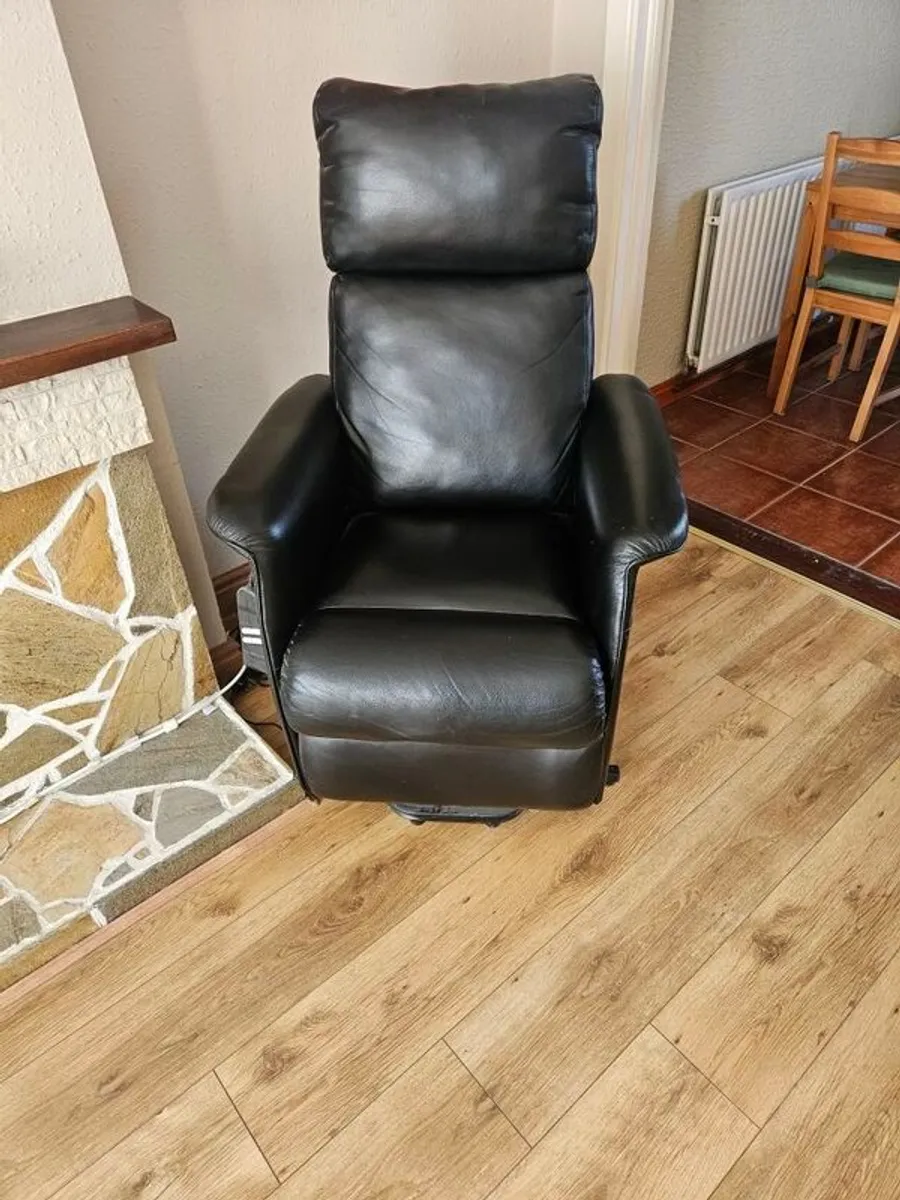 recliner chair- electric - Image 1