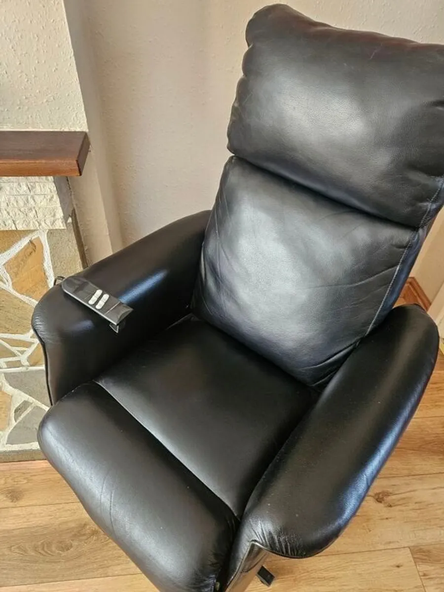 recliner chair- electric - Image 2