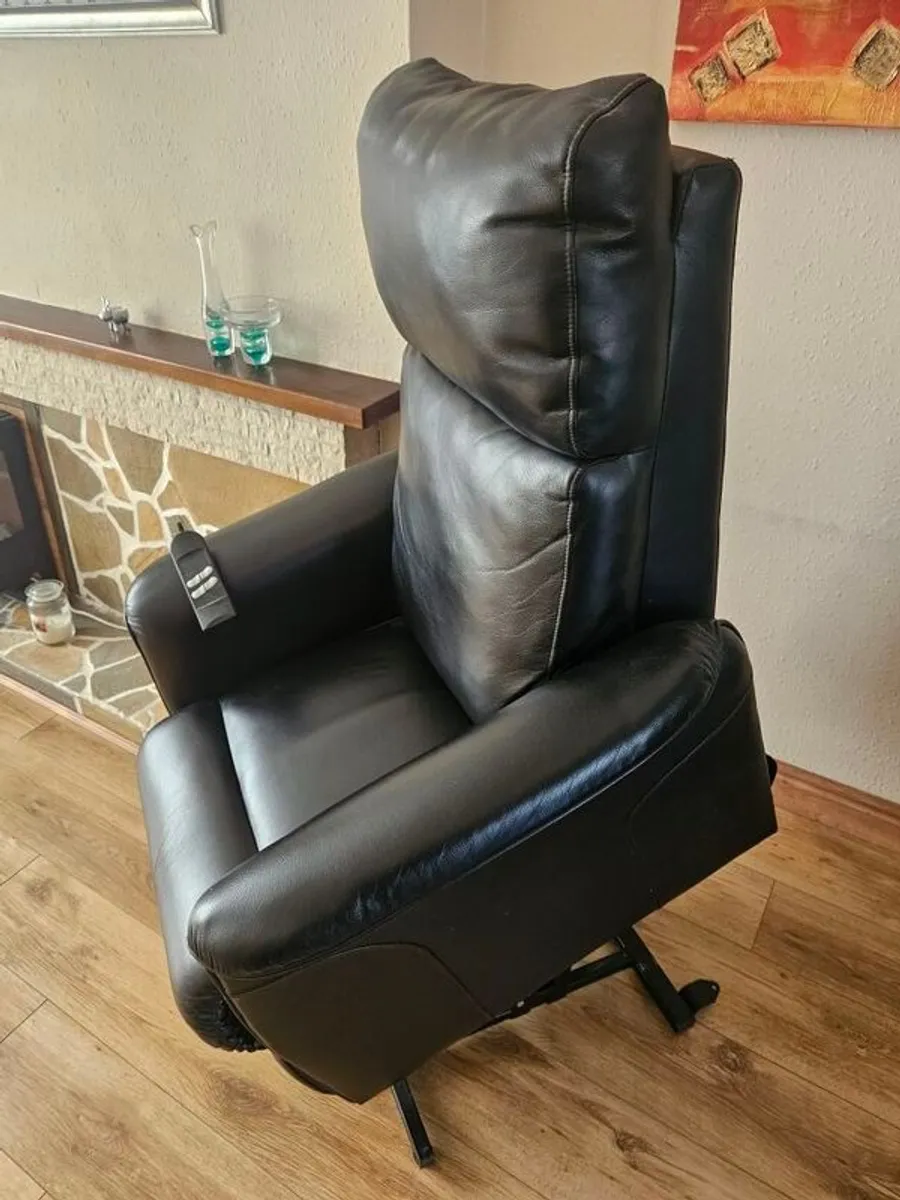 recliner chair- electric - Image 3