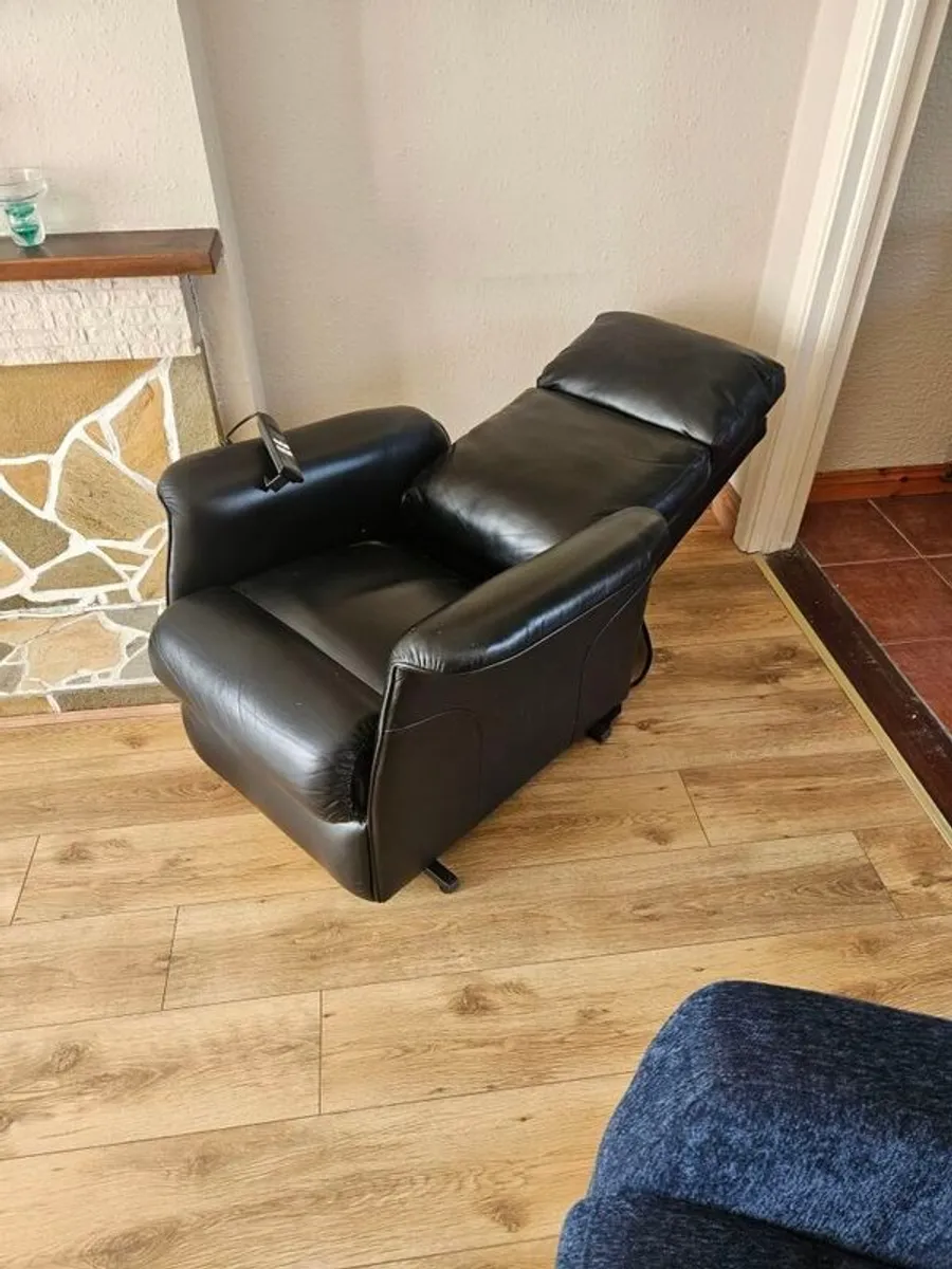 recliner chair- electric - Image 4