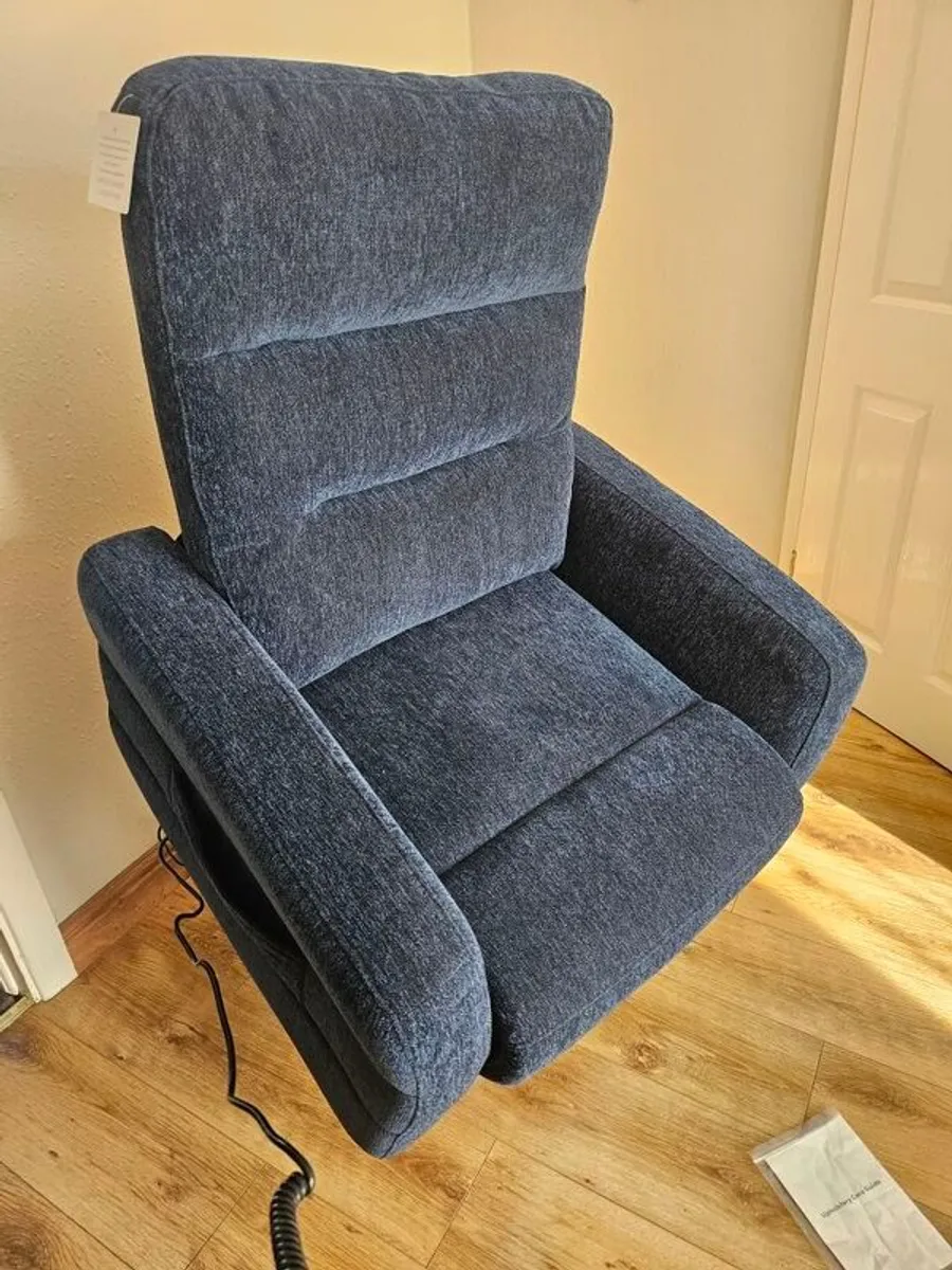 Recliner chair - electric - Image 4