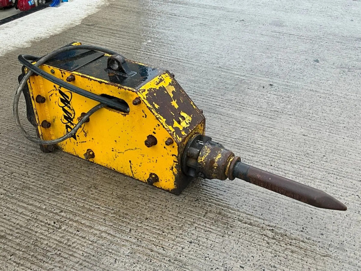 ROCK HAMMER TO SUIT 6-8 TON MACHINE - Image 1