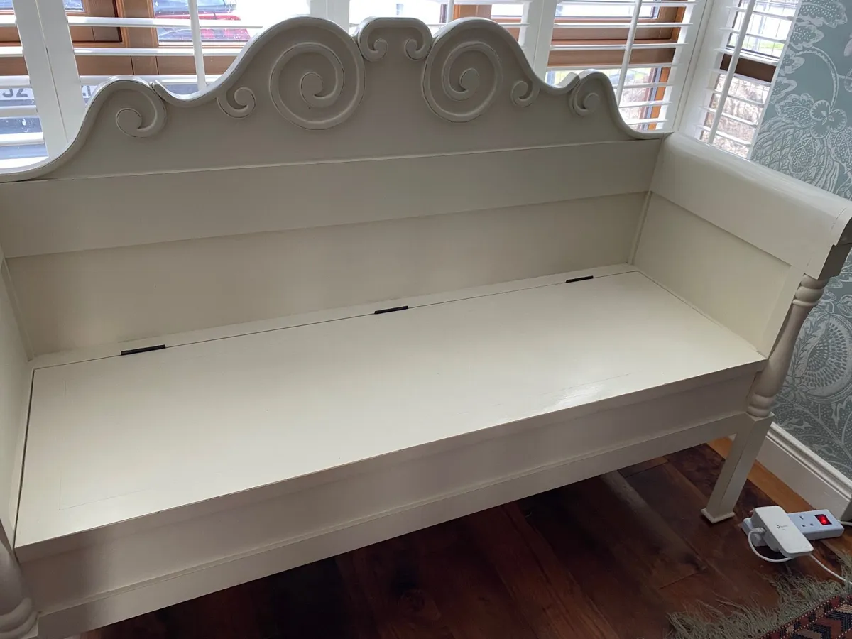 Beautiful Wooden Storage Bench - Image 4