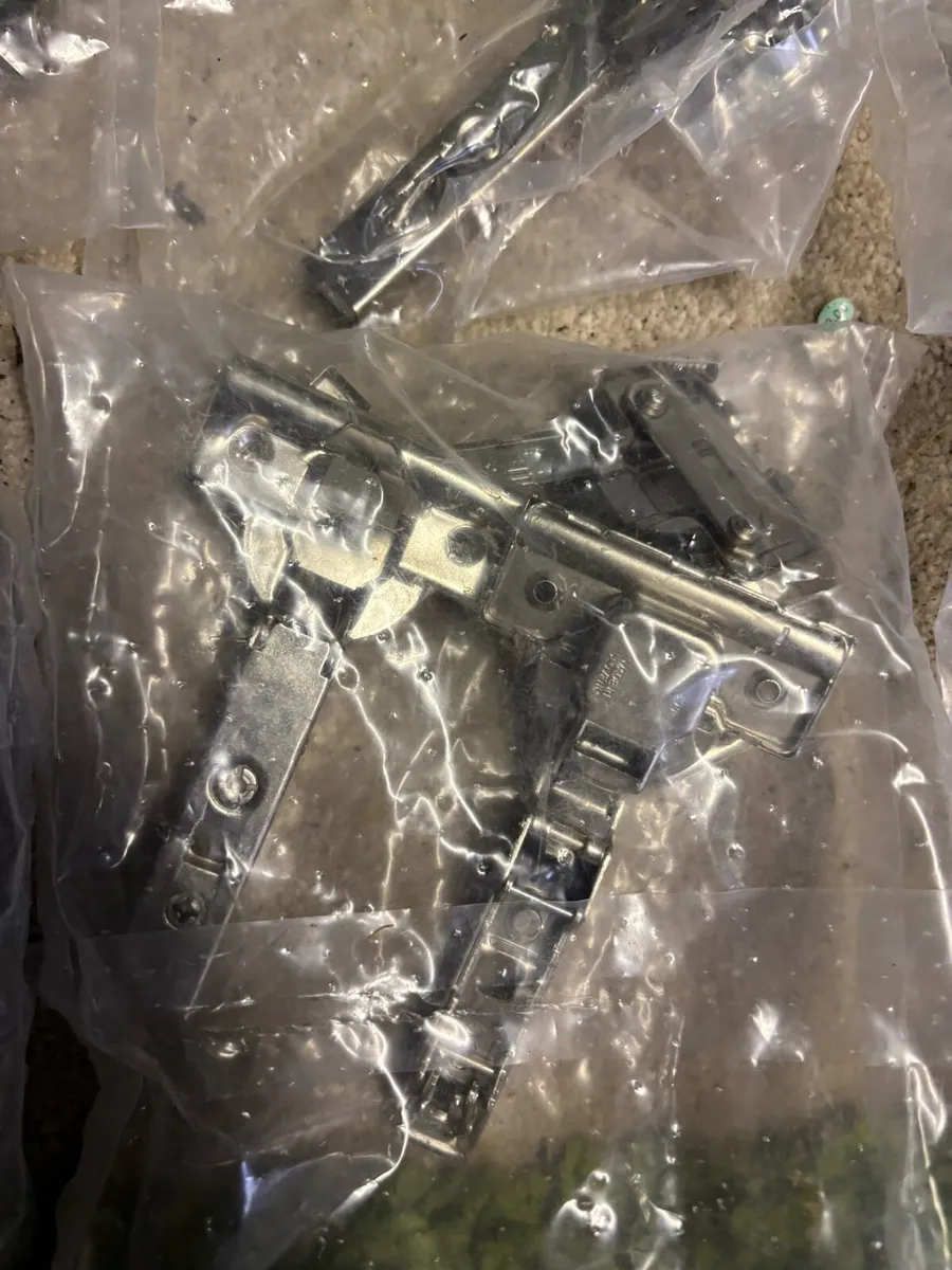 Kitchen cabinet hinges - Image 1