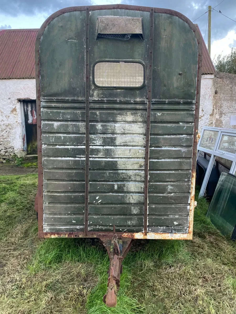 Rice Horse Box - Image 1