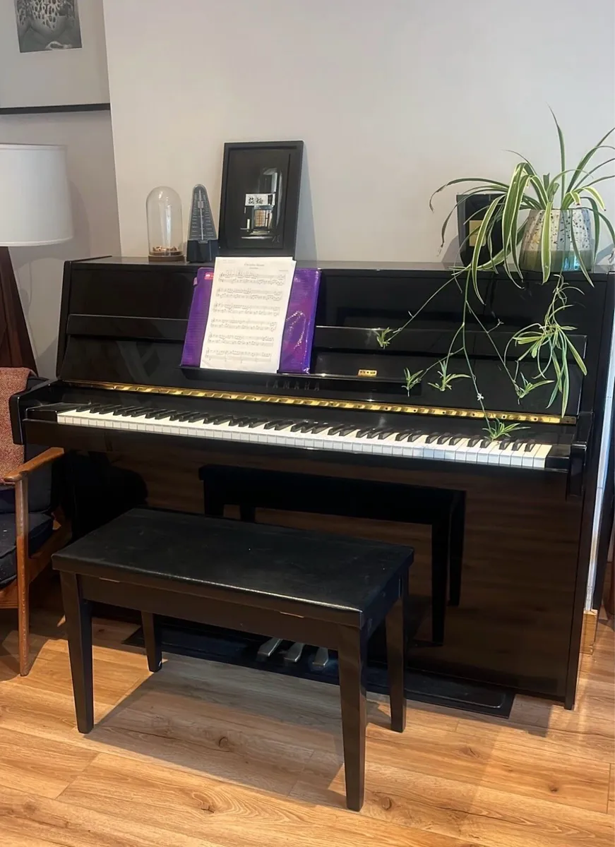 Beautiful Yamaha C-109 Upright Piano - Image 1