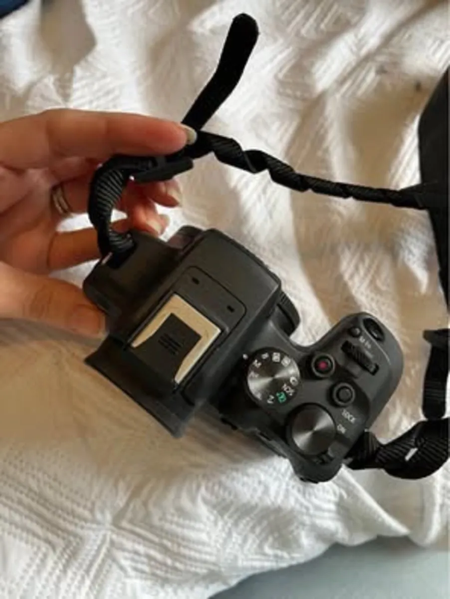 Canon camera and lenses - Image 2