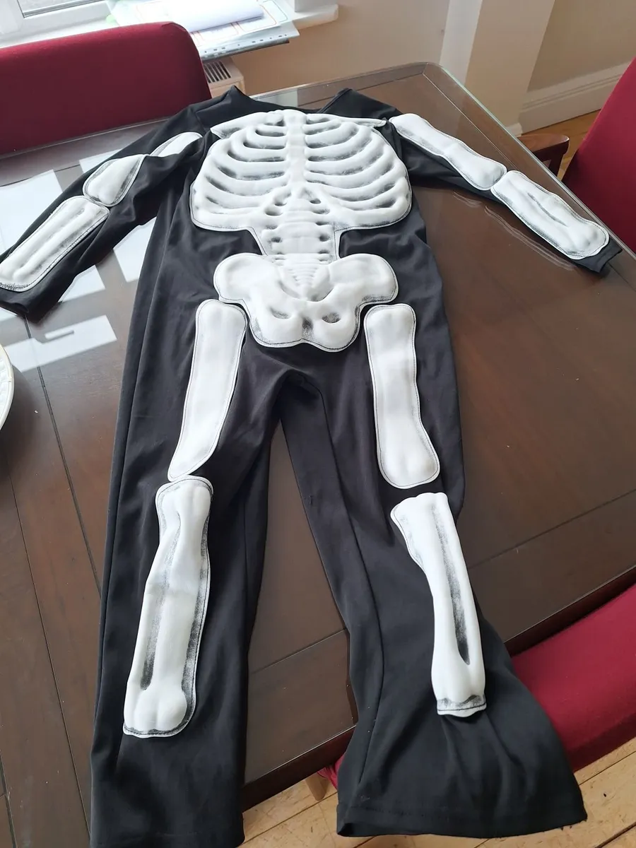 Skeleton costume 6-7 yrs - Image 1