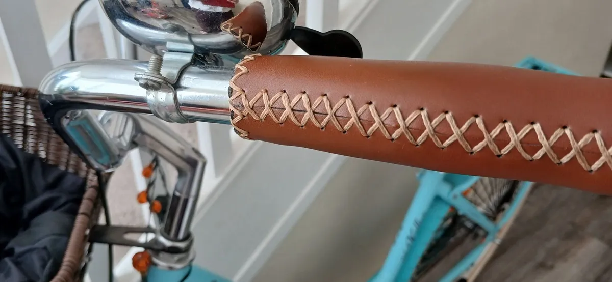 Classic Dutch Ladies Bicycle - Image 2