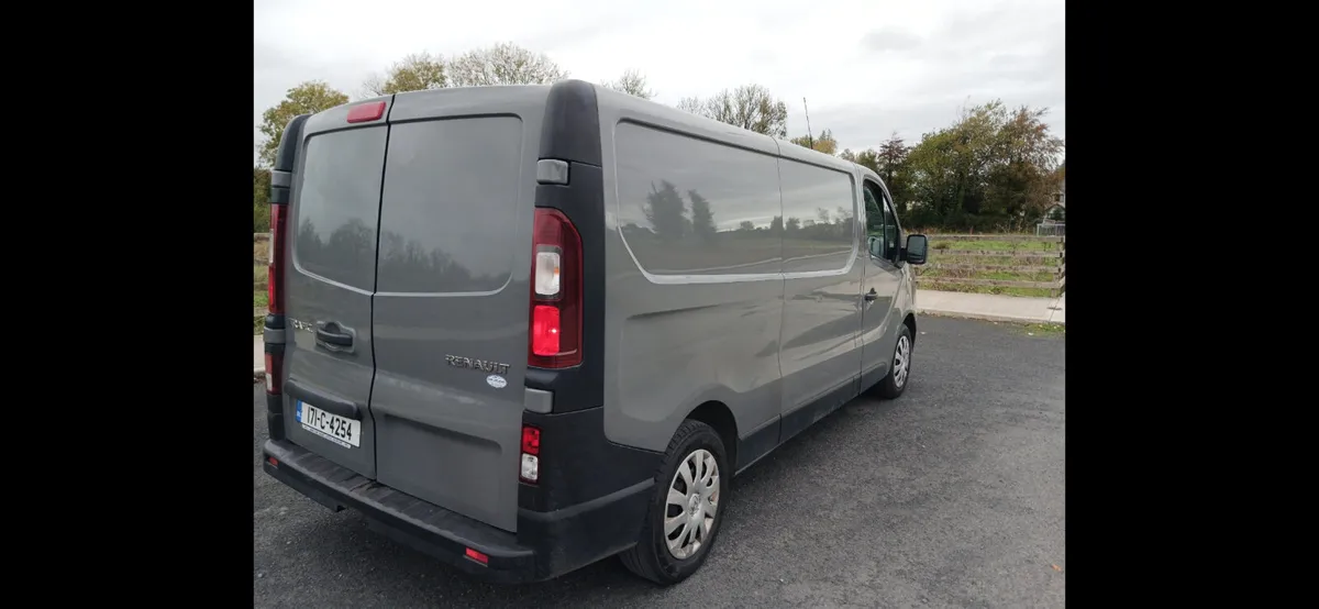 Renault Trafic 2017 long wheel base van - Image 3