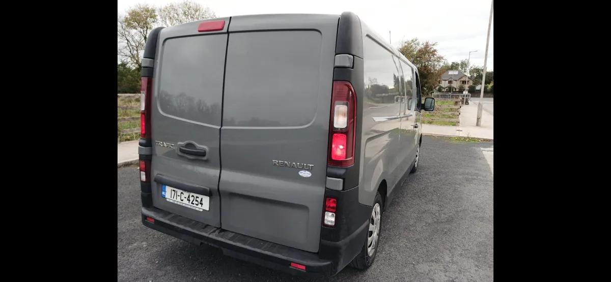 Renault Trafic 2017 long wheel base van - Image 4