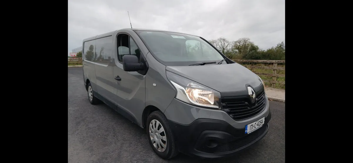 Renault Trafic 2017 long wheel base van - Image 1