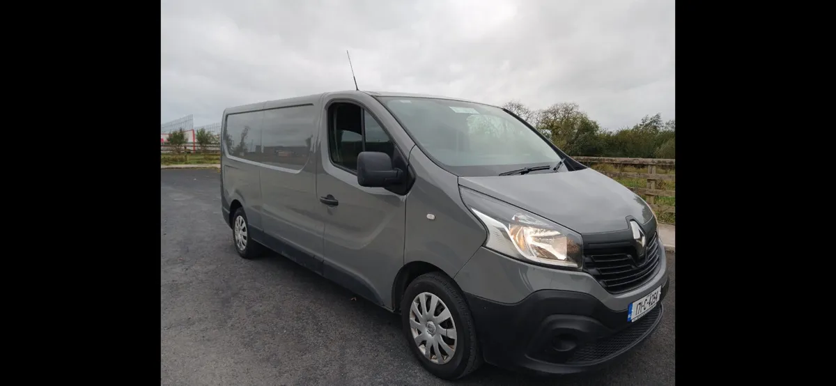 Renault Trafic 2017 long wheel base van - Image 2