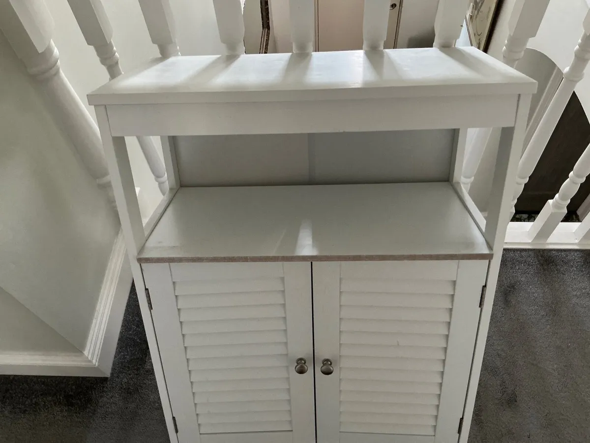 Bathroom. Cabinet - Image 1
