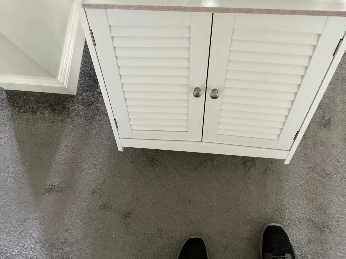 Bathroom. Cabinet - Image 2