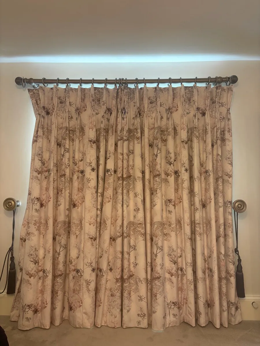 Curtains, Tie Backs & Poles - Image 3