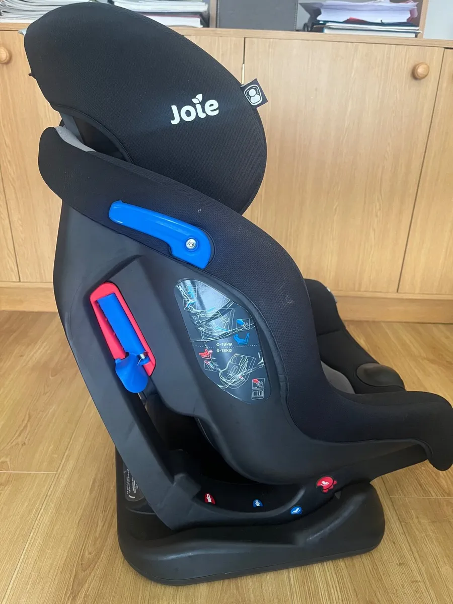 Joie car seat with infant inserts: Pristine Cond - Image 4