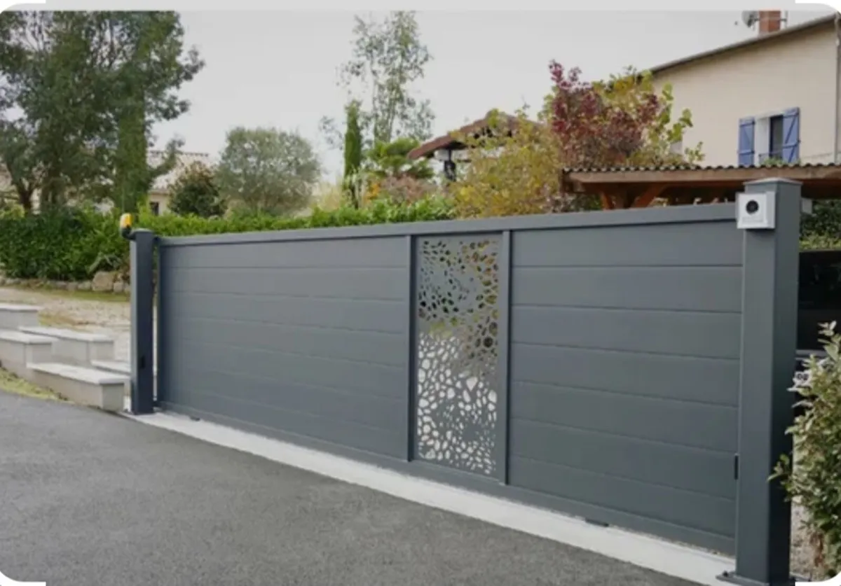 Composite fences and gates - Image 4
