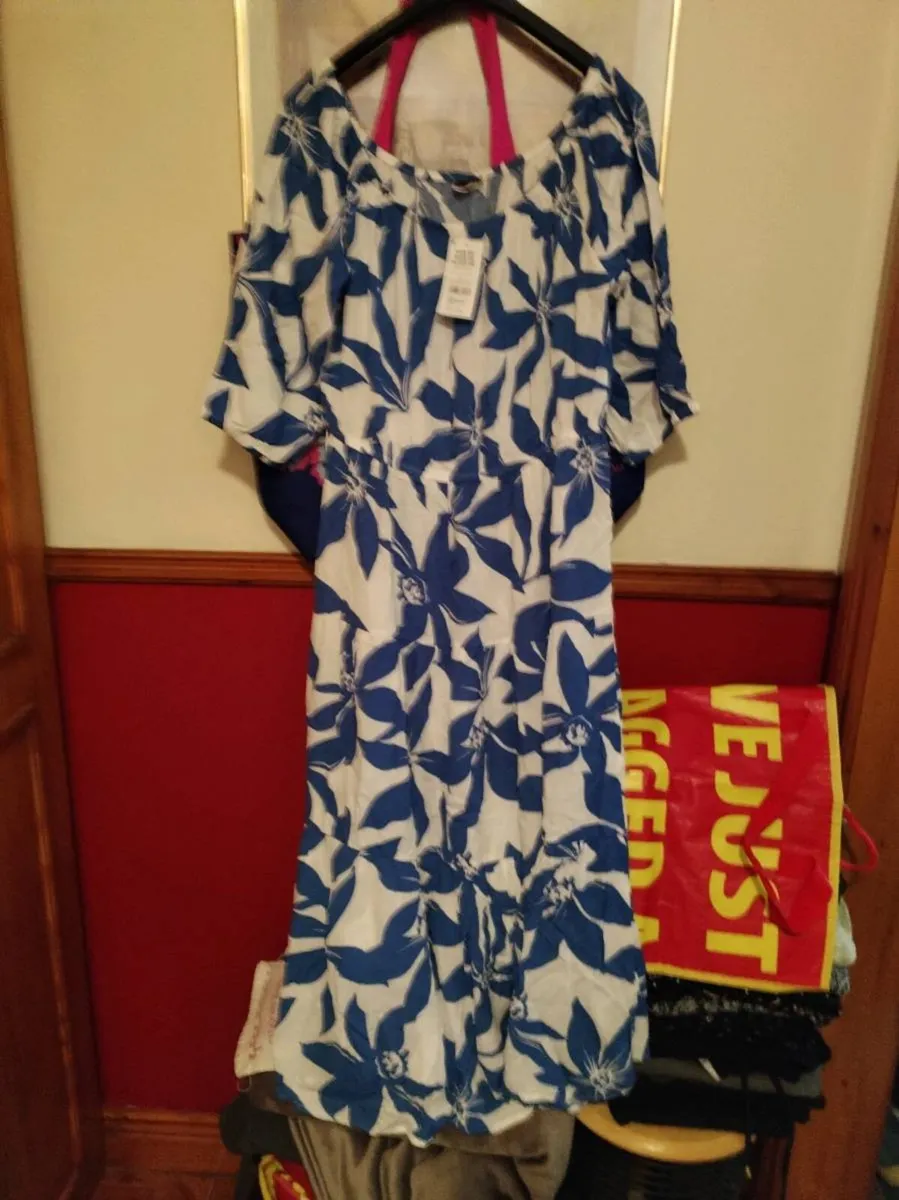 Ladies dresses - Image 3