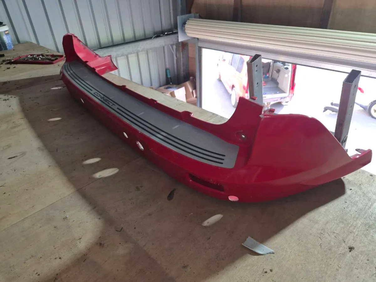 Ford connect rear bumber - Image 1