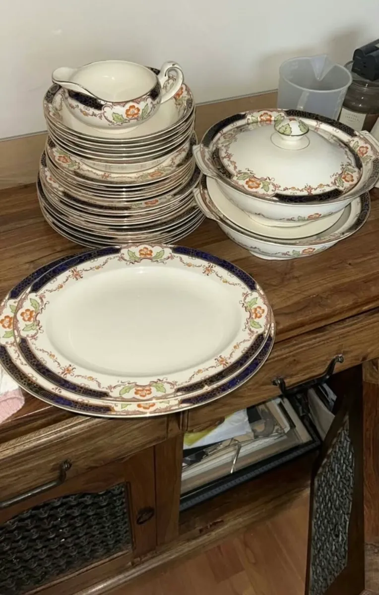Alfred Meakin Hampton 6 setting dinner set - Image 1