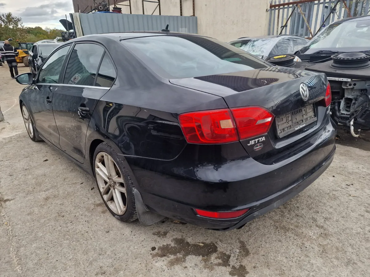 14 VW JETTA  1.6 TDI (CAYC) FOR BREAKING - Image 4