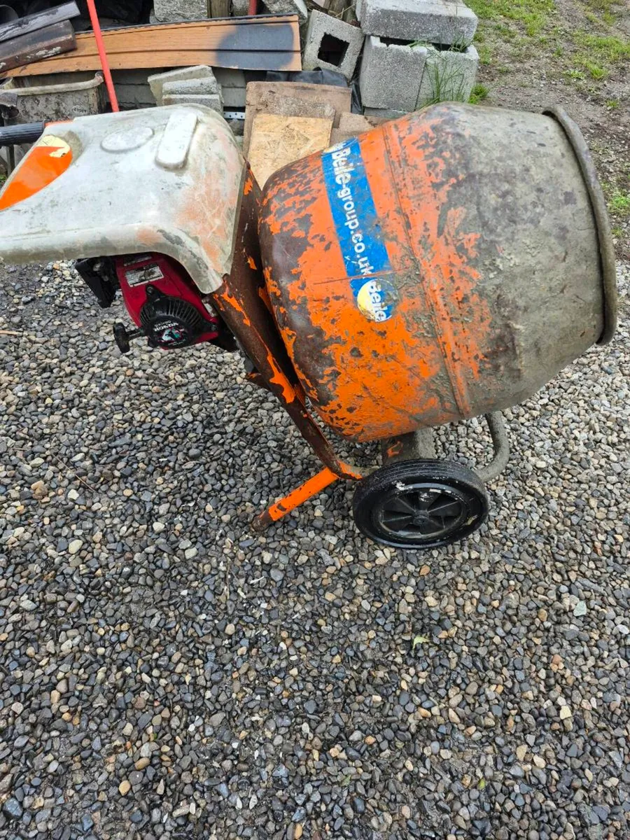 Belle mixer 150 ,Honda gxh50 engine, petrol - Image 2