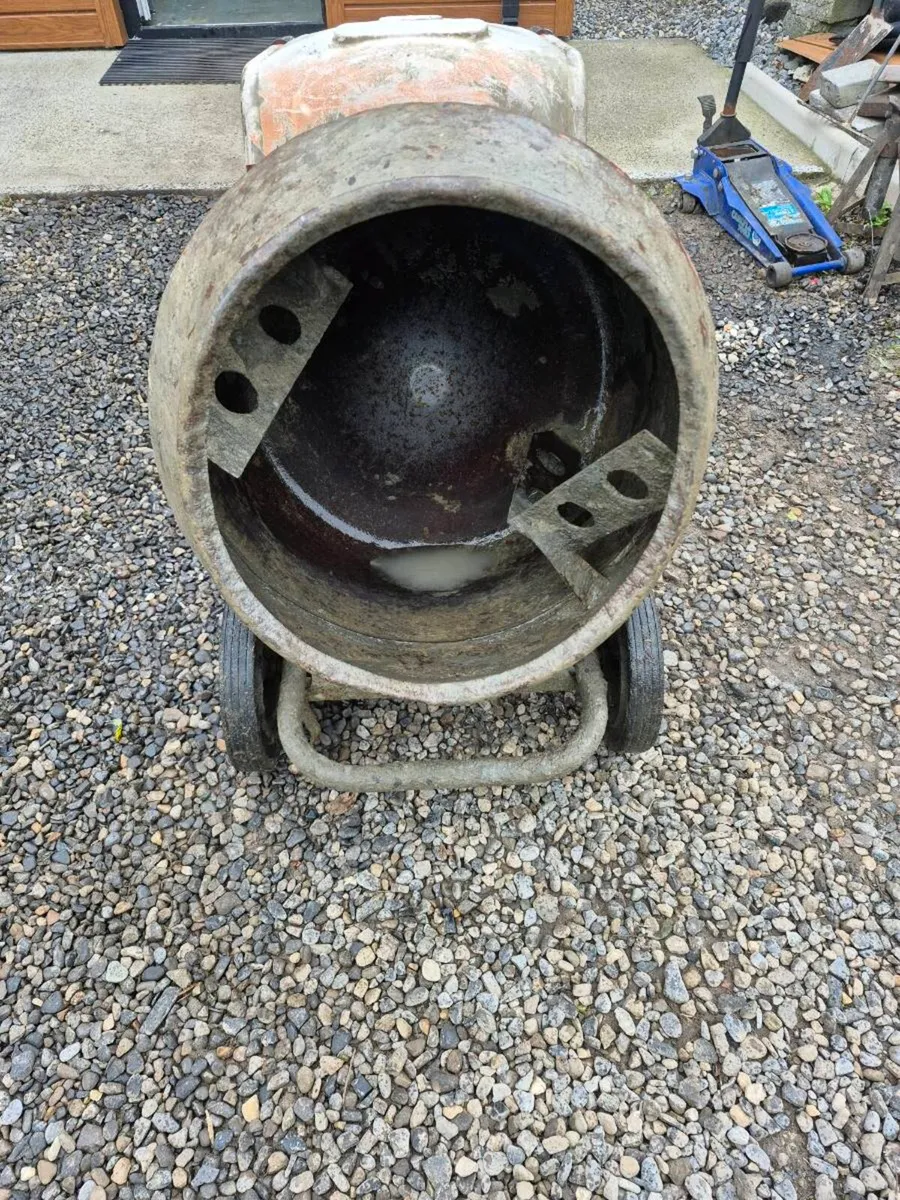 Belle mixer 150 ,Honda gxh50 engine, petrol - Image 4