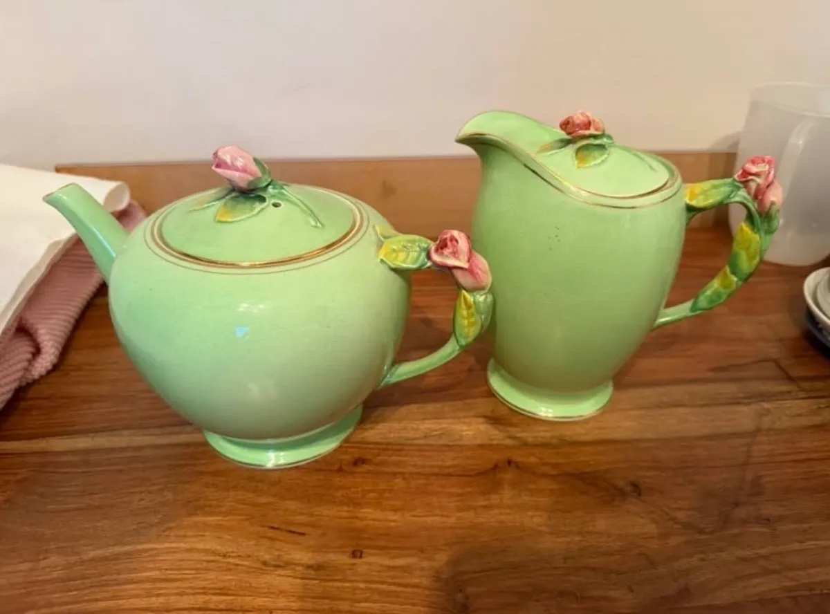 Royal winton Grimwates teapot and coffee pot - Image 1