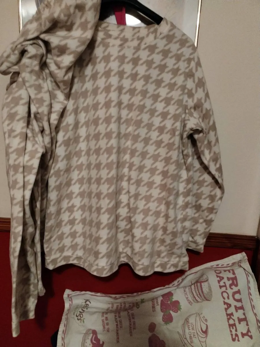 Selection of  ladies clothes - Image 1