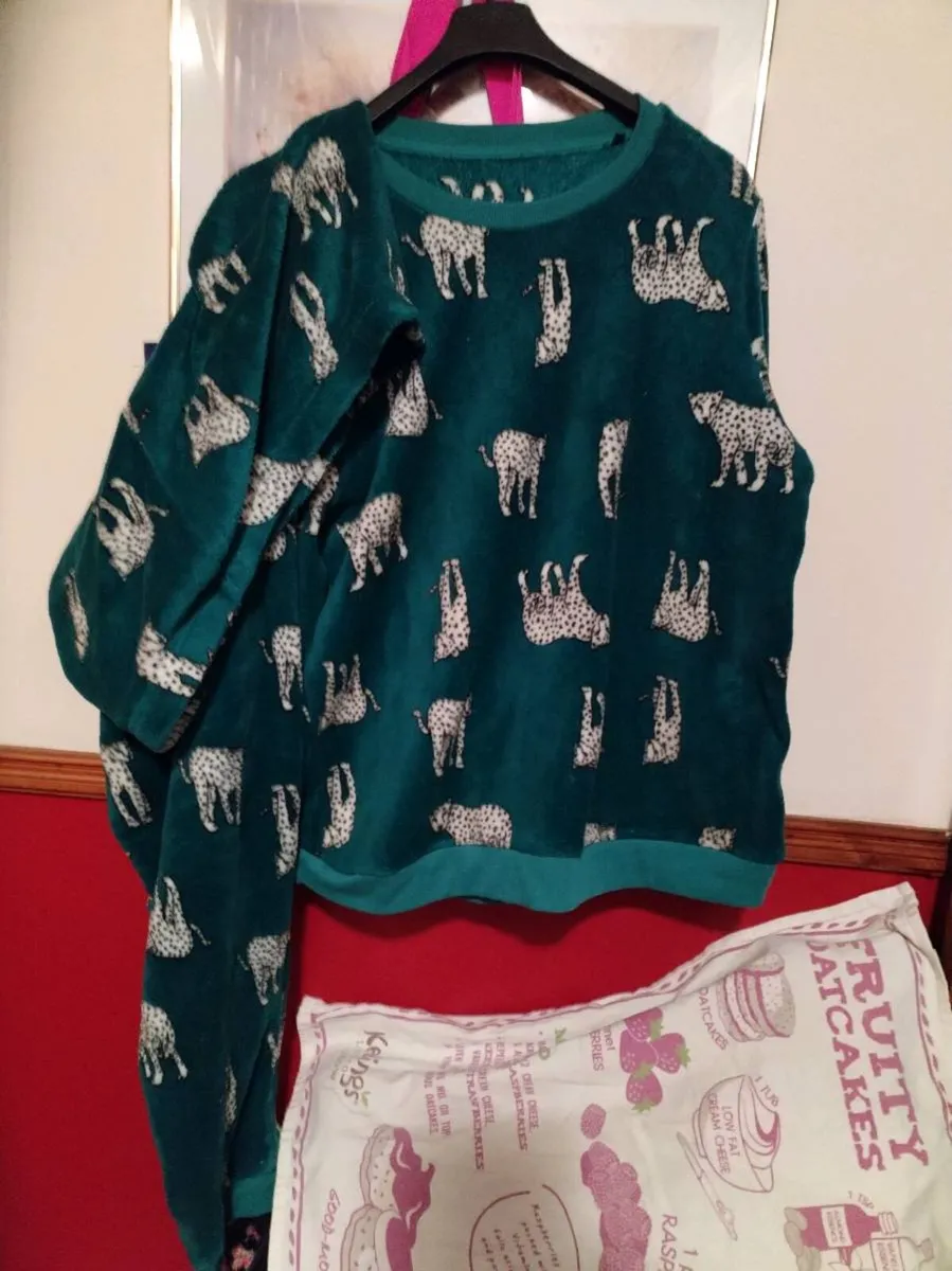 Selection of  ladies clothes - Image 2