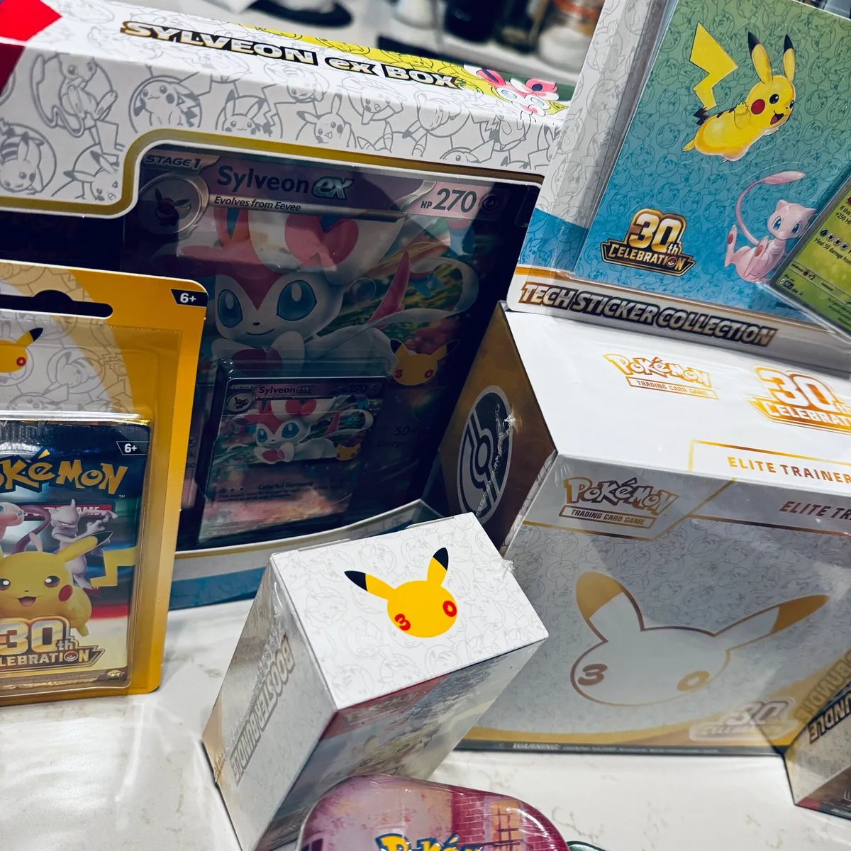 Pokémon TCG 30th Anniversary super mega Bun - Image 2