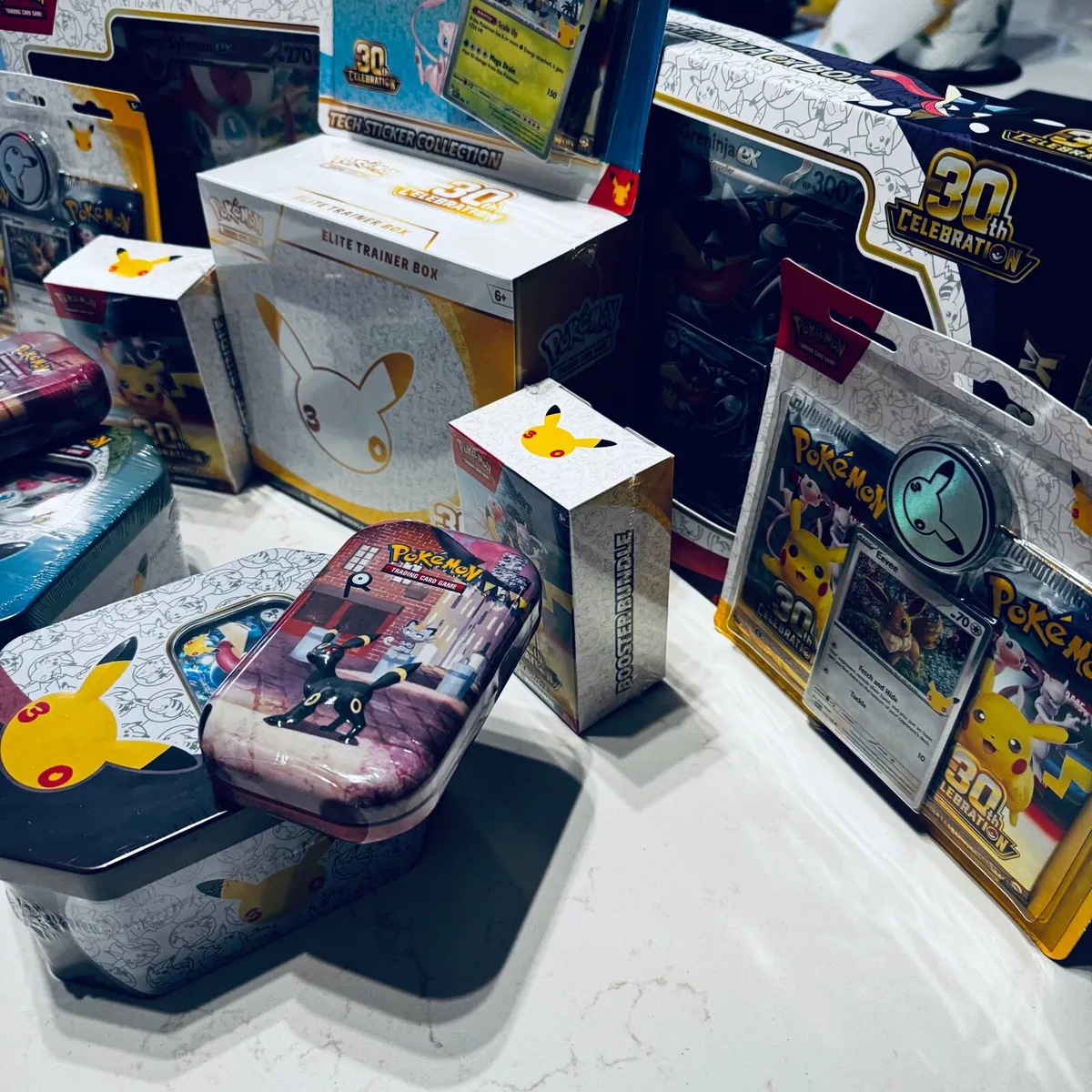 Pokémon TCG 30th Anniversary super mega Bun - Image 4