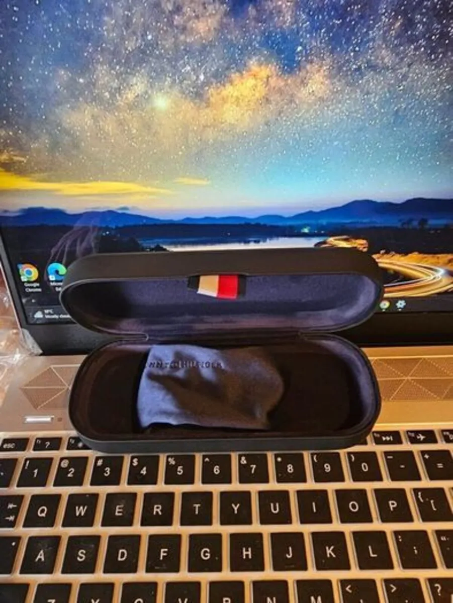 Tommy Hilfiger Glasses Case With Cleaning Cloth - Image 1
