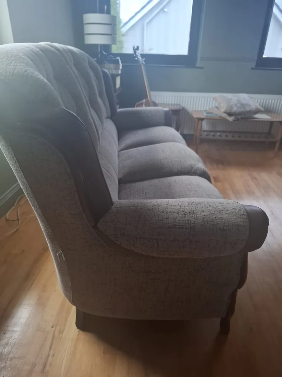 Queen Anne 3 seater couch - Image 2