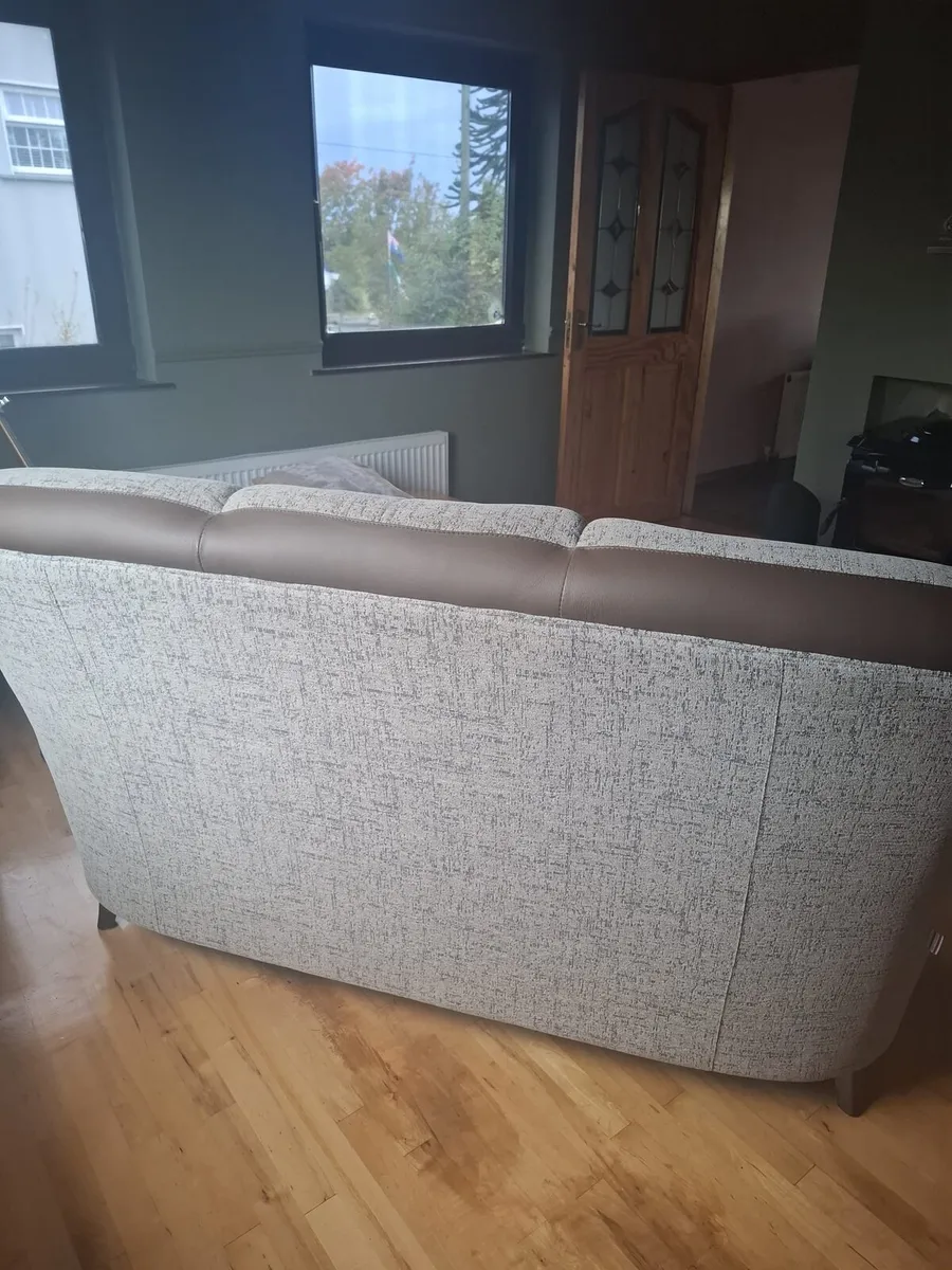 Queen Anne 3 seater couch - Image 4