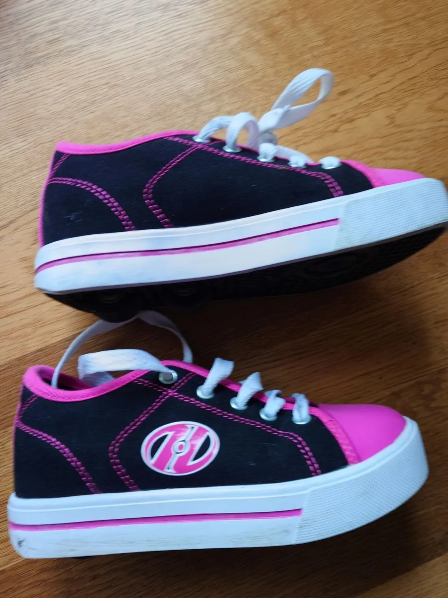 Heely skates size  uk 13  / eu 32 - Image 1