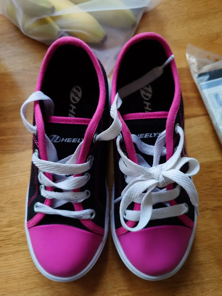 Heely skates size  uk 13  / eu 32 - Image 2