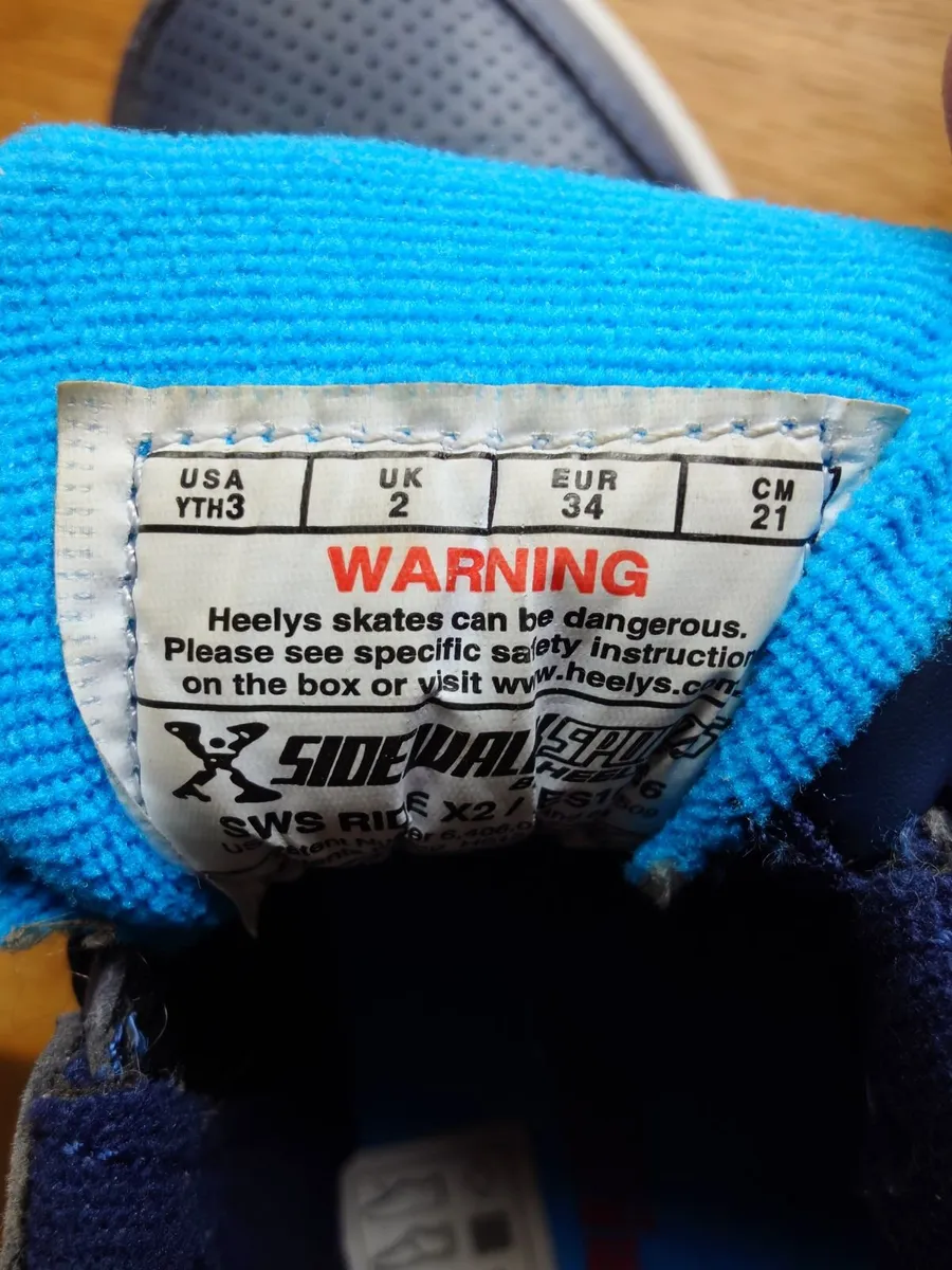 Heely skates size  uk 2  / eu 34 - Image 3