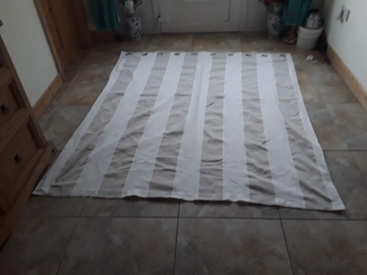 Lovely tan and cream coloured eyelet drapes - Image 1