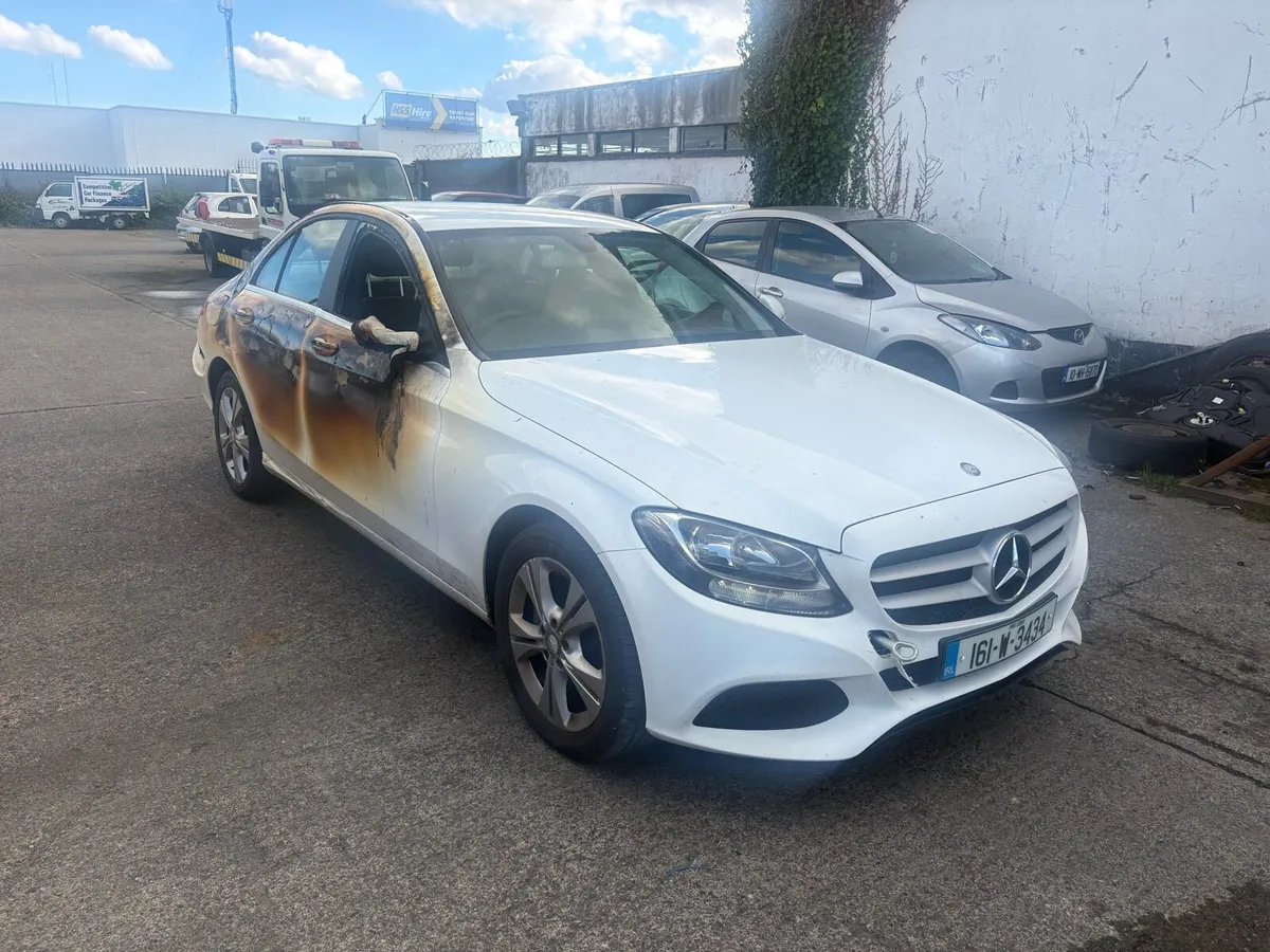 16 C220 diesel Auto - Image 3