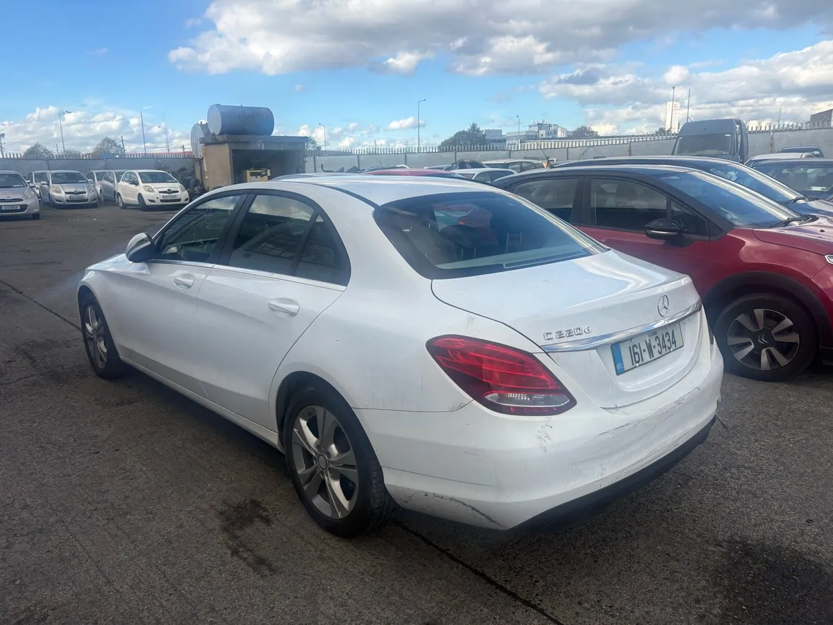 16 C220 diesel Auto - Image 4