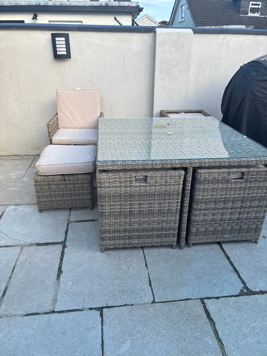 Garden furniture - Image 1