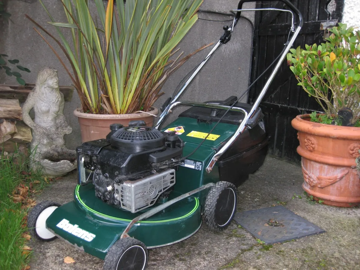 Bolens / Briggs & Stratton 5HP Petrol Mower. - Image 4