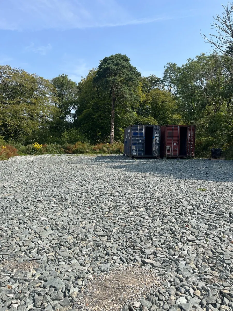 Yard with containers to rent