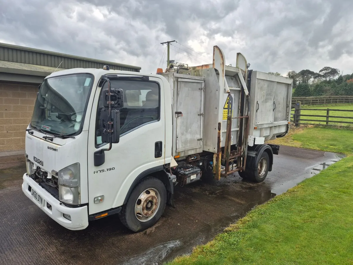 Isuzu Forward 2010 - Image 2
