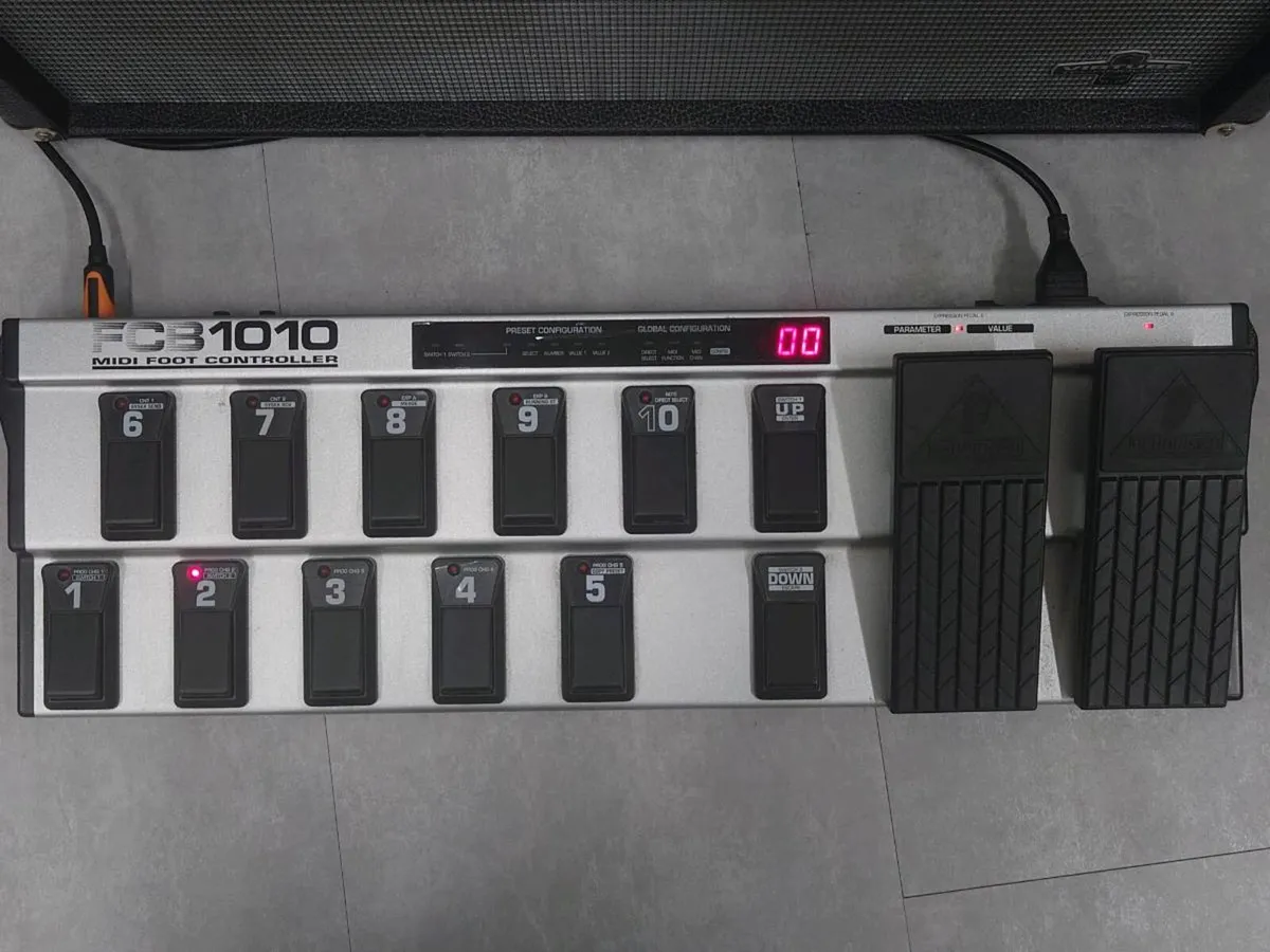 Amplifier, Behringer ultra twin 100 watt GX212 - Image 2