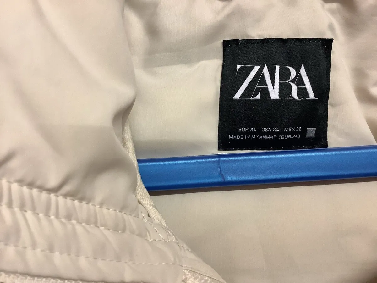Zara Sleeveless Jacket size XL - Image 4