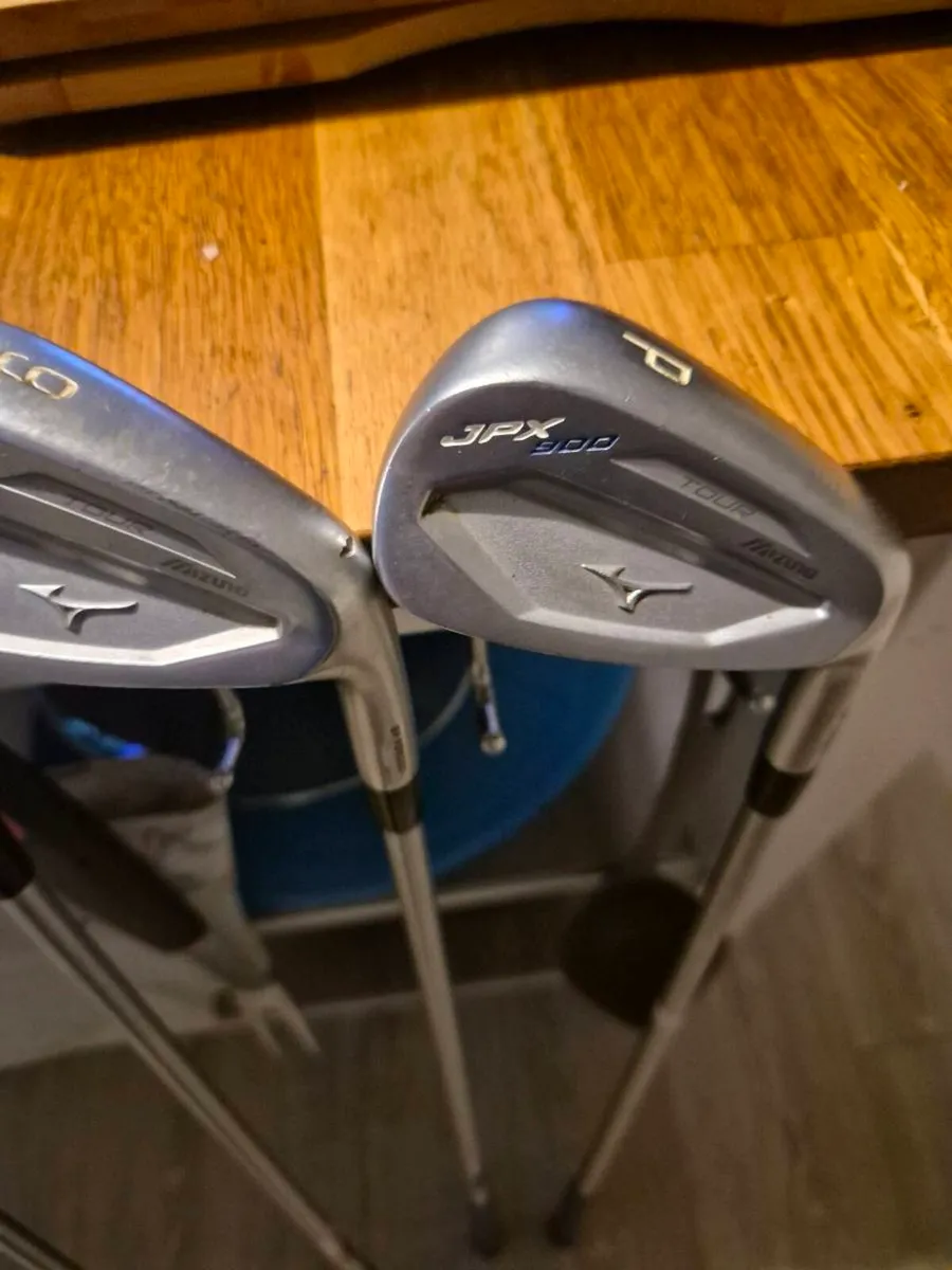 Mizuno jpx tour 900 irons - Image 2